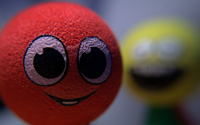 Red ball yellow green black free wallpaper for desktop - medium preview image