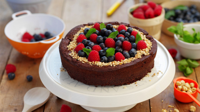 Chocolate berry nut cake christmas free wallpaper for desktop - medium preview image