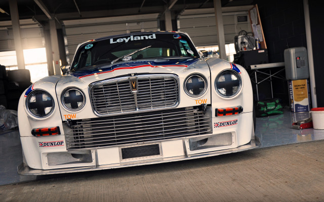 White car red blue stripe free wallpaper for desktop - medium preview image