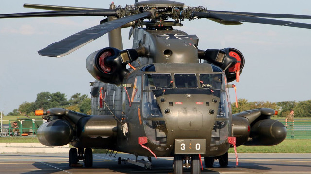 Military helicopter airport runway sky free wallpaper for desktop - medium preview image