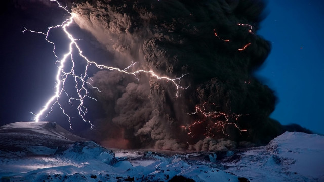 Smoke lightning mountain storm shockart free wallpaper for desktop - medium preview image