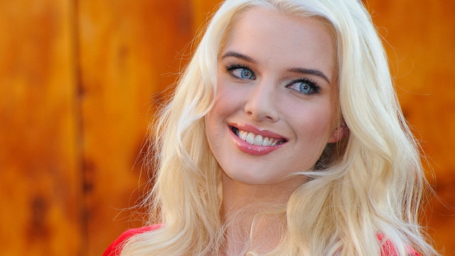 Blonde woman blue eyes smile free wallpaper for desktop - medium preview image