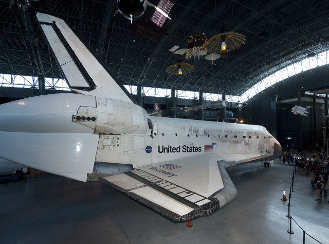 Space shuttle hangar crowd man free wallpaper for desktop - medium preview image