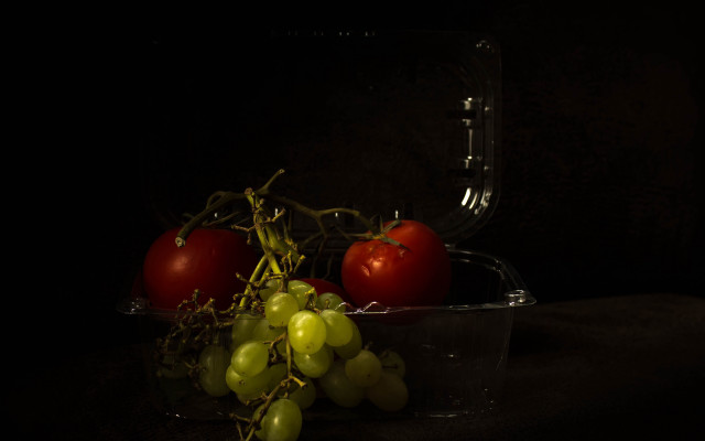 Bowl grapes tomatoes mirror stilllife free wallpaper for desktop - medium preview image