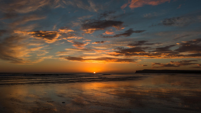 Sunset beach people distant australian free wallpaper for desktop - medium preview image