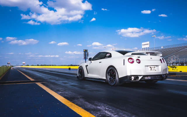 White sports car race track #21 free wallpaper for desktop - medium preview image