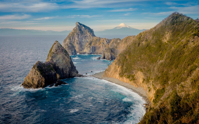 Mountain lake rocks trees dock free wallpaper for desktop - medium preview image