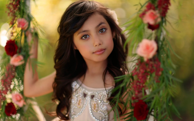 Little girl swing flower crown free wallpaper for desktop - medium preview image