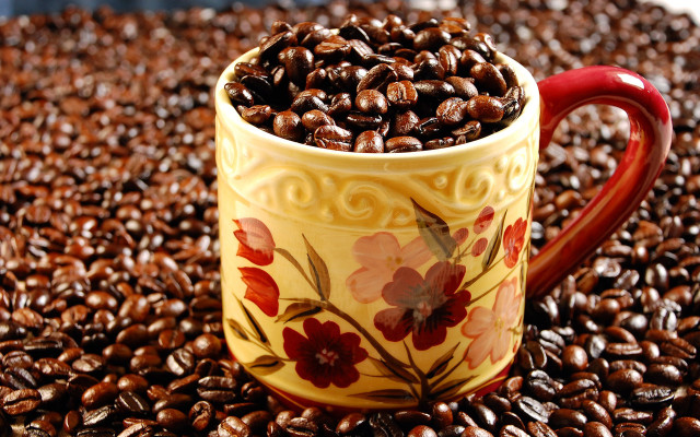 Coffee beans morning photorealism blurry free wallpaper for desktop - medium preview image