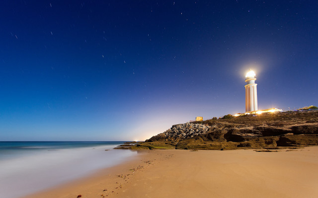 Lighthouse rocky cliff night australian free wallpaper for desktop - medium preview image