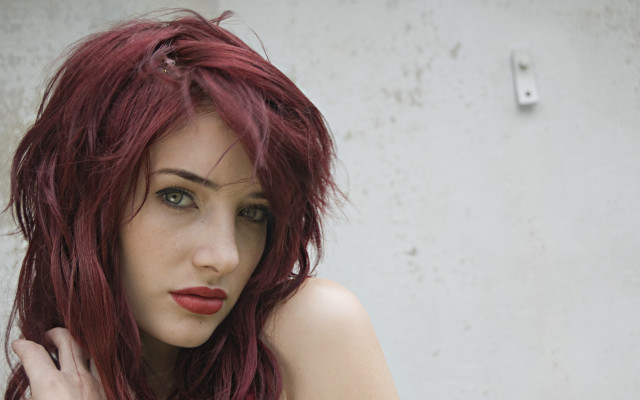 Redhair greeneyes portrait lipstick longhair free wallpaper for desktop - medium preview image