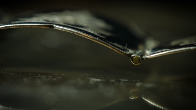 Metal reflection kinetic art macro free wallpaper for desktop - medium preview image