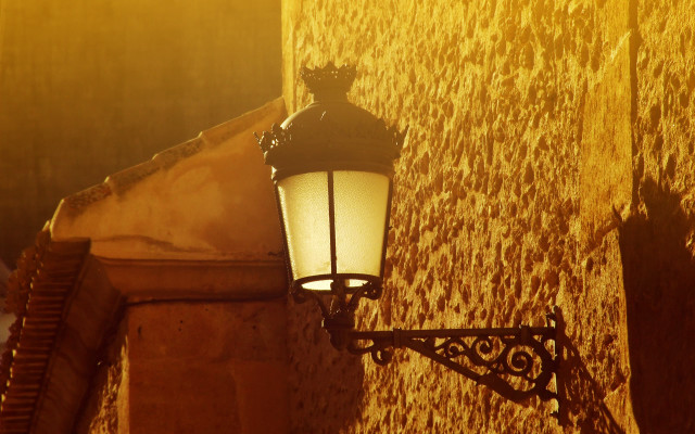Streetlight wall city yellow light free wallpaper for desktop - medium preview image