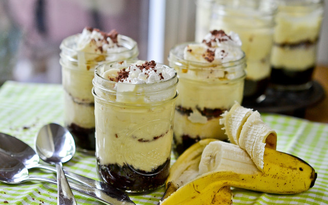 Desserts bananas tablecloth spoon fork free wallpaper for desktop - medium preview image