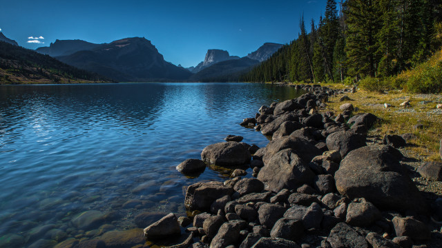 Lake mountains trees rocks blue free wallpaper for desktop - medium preview image