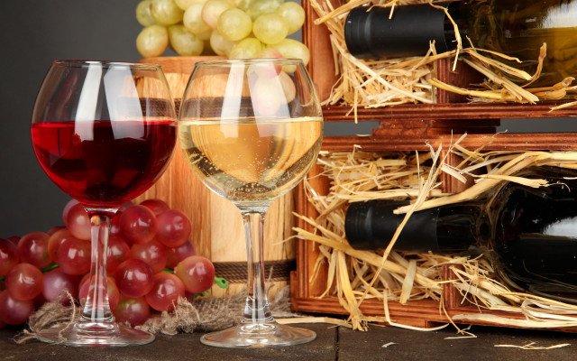Wine glasses grapes winecrate table free wallpaper for desktop - medium preview image