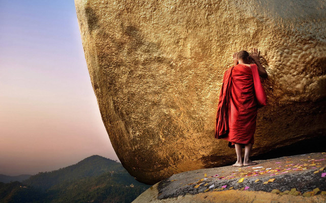 Red robe person rock statue free wallpaper for desktop - medium preview image