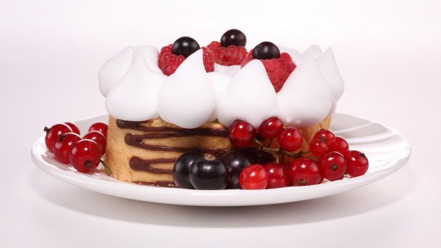 Berry cream cake cherry foody free wallpaper for desktop - medium preview image