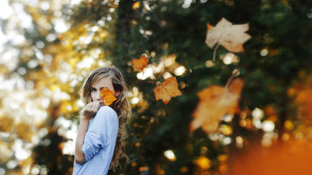 Girl leaf autumn photorealistic bokeh free wallpaper for desktop - medium preview image