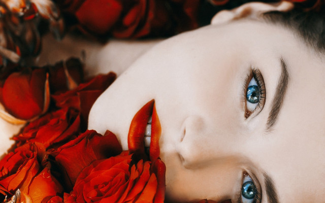Woman roses blue eyes closeup free wallpaper for desktop - medium preview image