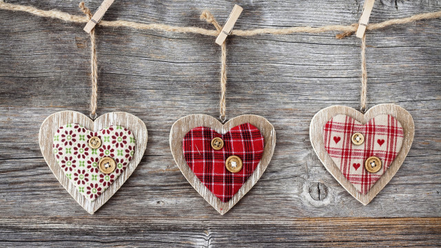 Three hearts rope buttons wooden free wallpaper for desktop - medium preview image
