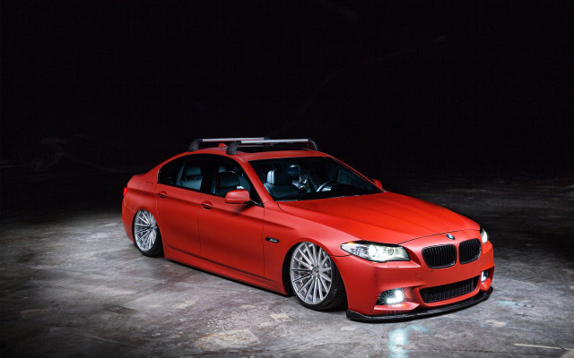 Red car roof light black free wallpaper for desktop - medium preview image