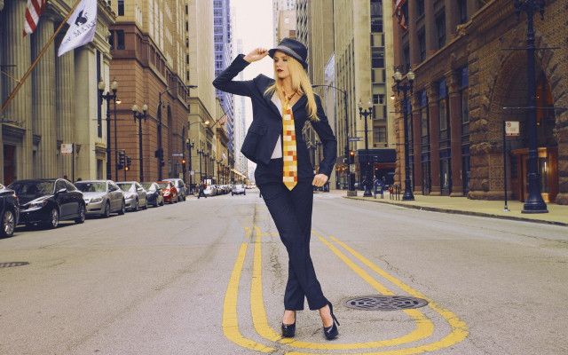Woman suit tie city street free wallpaper for desktop - medium preview image