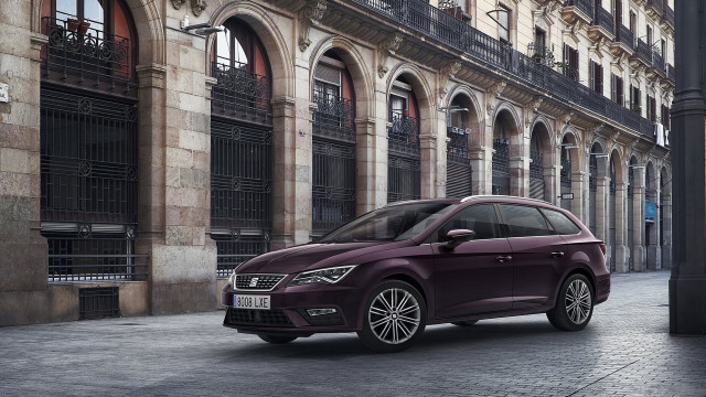 Purple car cityscape clock tower free wallpaper for desktop - medium preview image