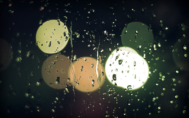 Rain window trafficlight raindrops volumetric free wallpaper for desktop - medium preview image
