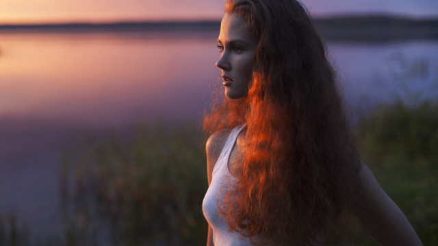 Red haired woman water sunset free wallpaper for desktop - medium preview image