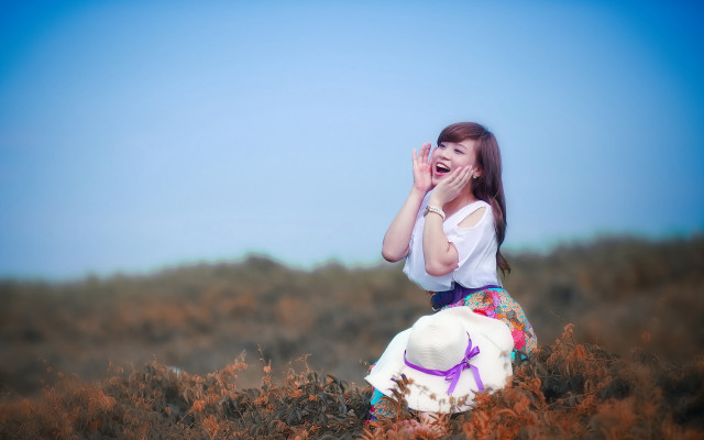 Woman field hat dress autumn free wallpaper for desktop - medium preview image