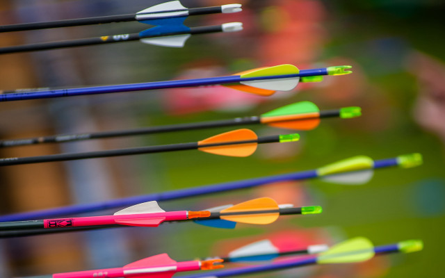 Arrows wall blurry background sharp free wallpaper for desktop - medium preview image