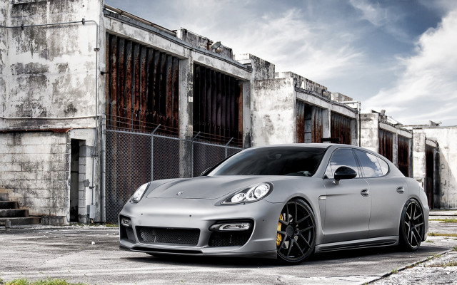 Silver sports car building gate free wallpaper for desktop - medium preview image