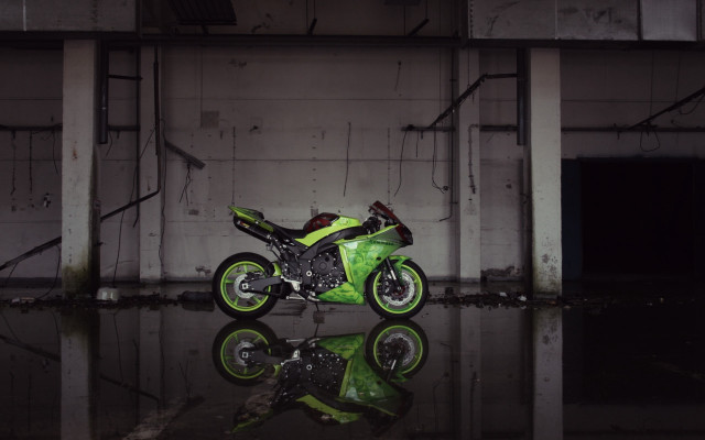 Green motorcycle reflection building vfx free wallpaper for desktop - medium preview image