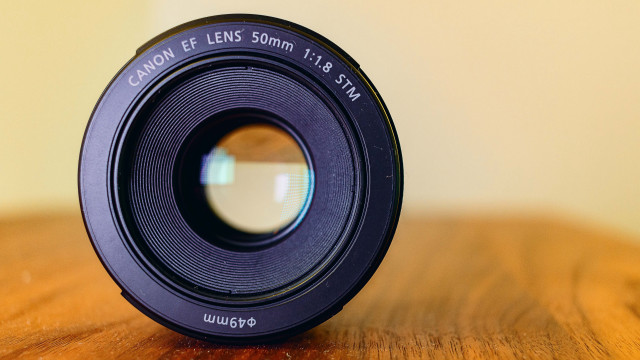 Lens table tilt shift photorealism free wallpaper for desktop - medium preview image
