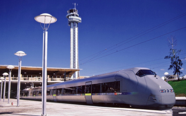 Modern train clocktower streetlight erlund free wallpaper for desktop - medium preview image