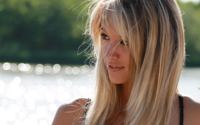 Woman lake blonde flower portrait free wallpaper for desktop - medium preview image