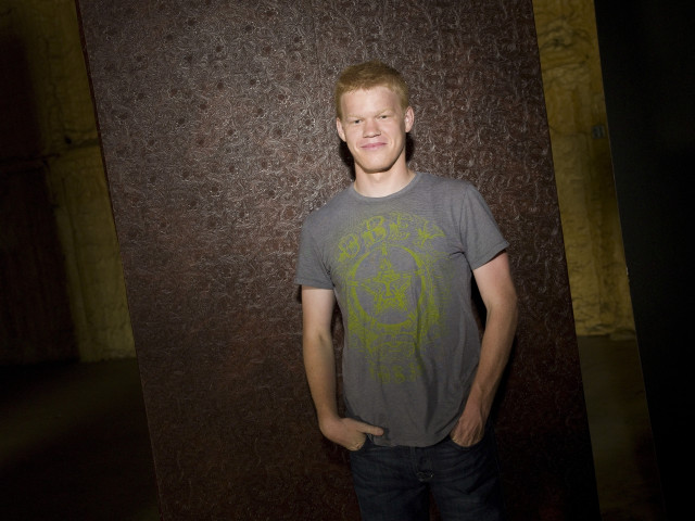 Man standing wall green spot free wallpaper for desktop - medium preview image