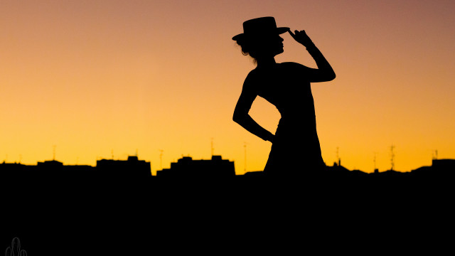 Woman dress hat sunset city free wallpaper for desktop - medium preview image
