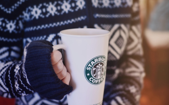 Starbucks cup winter blurry bokeh free wallpaper for desktop - medium preview image