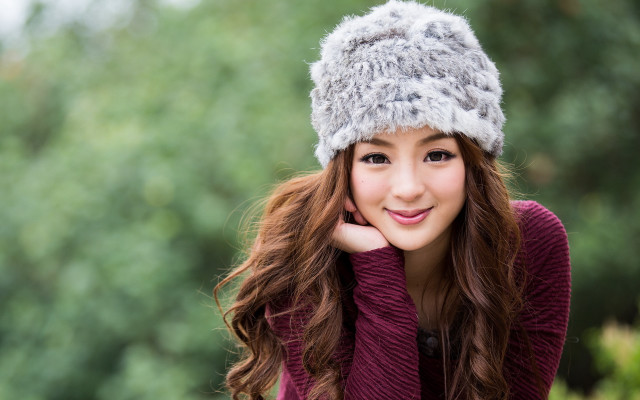 Woman hat sweater portrait lycoart free wallpaper for desktop - medium preview image