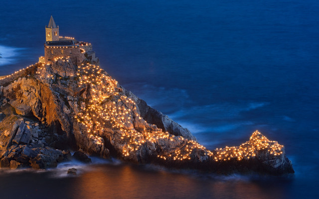 Castle rock fullmoon nightscape brucemunro free wallpaper for desktop - medium preview image