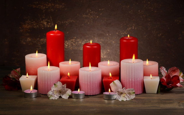 Candles flower vase stilllife romantic free wallpaper for desktop - medium preview image