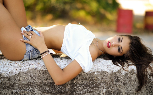 Woman white top wall cell free wallpaper for desktop - medium preview image