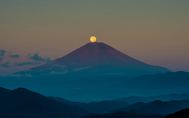 Mountain moon clouds horizon night free wallpaper for desktop - medium preview image