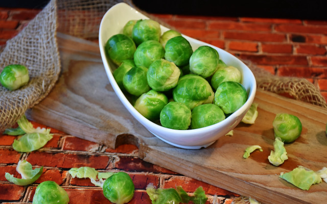 Brussel sprouts bowl wooden board free wallpaper for desktop - medium preview image