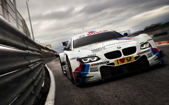 White car race track tiltshift free wallpaper for desktop - medium preview image