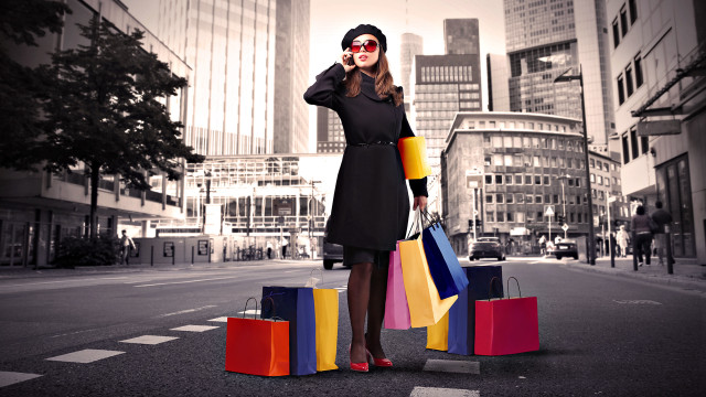 Woman shopping black dress cityscape free wallpaper for desktop - medium preview image