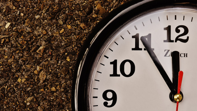 Clock wall dirt ground red free wallpaper for desktop - medium preview image