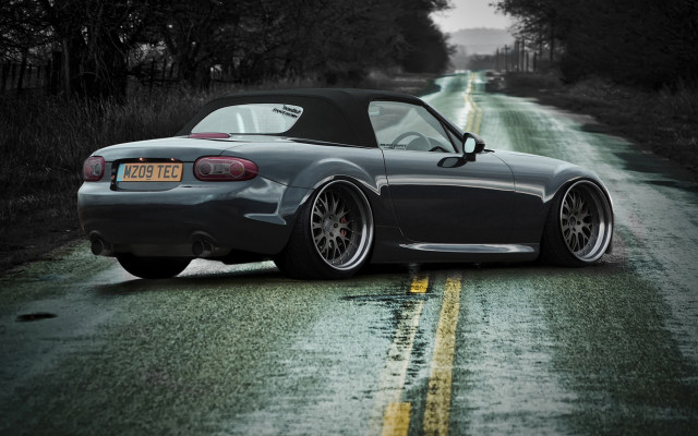 Car side road licenseplate rimlights free wallpaper for desktop - medium preview image